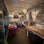 Hera Alacati Hotel *