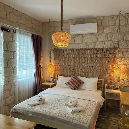 Hera Alacati فندق