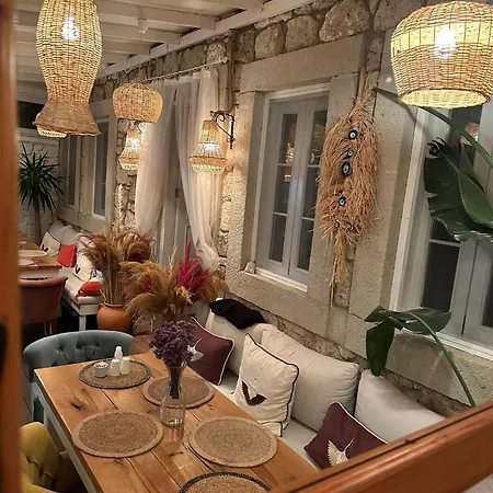 Hera Alacati Hotel *