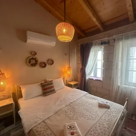 Hera Alacati Hotel *