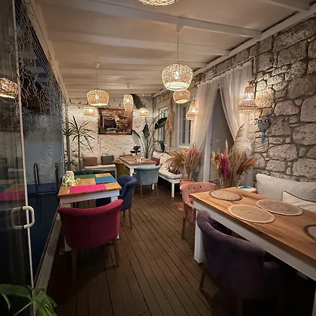 Hera Alacati Hotel *